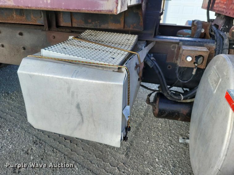 image for item DZ6613 1991 International  9400 dump truck