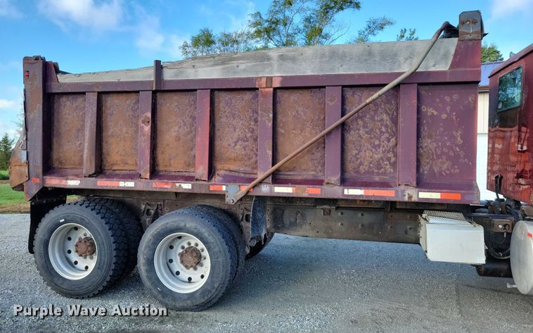 image for item DZ6613 1991 International  9400 dump truck