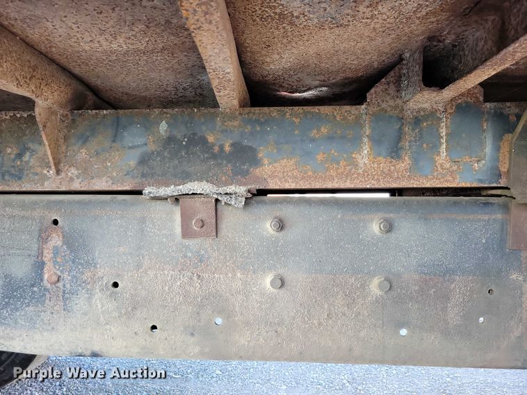 image for item DZ6613 1991 International  9400 dump truck