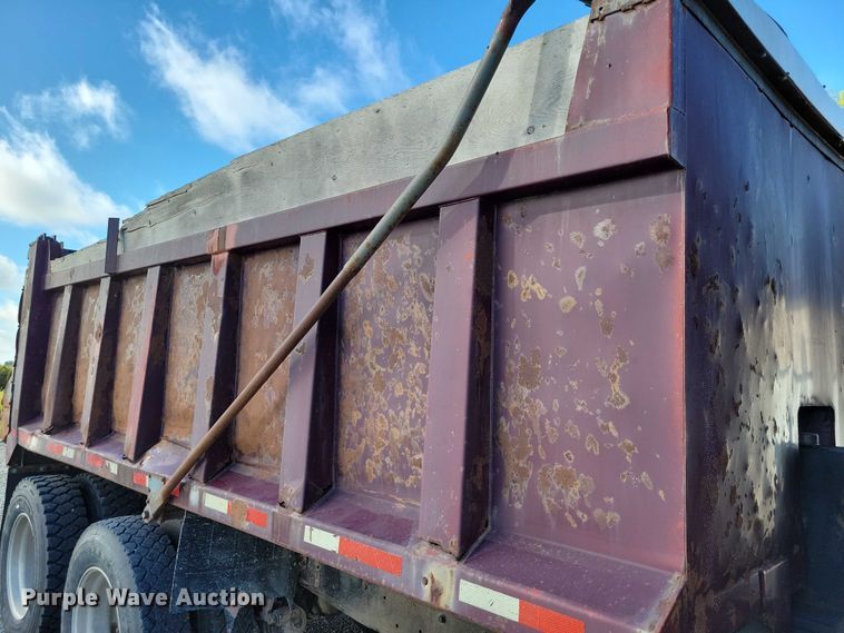 image for item DZ6613 1991 International  9400 dump truck