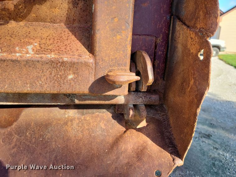 image for item DZ6613 1991 International  9400 dump truck