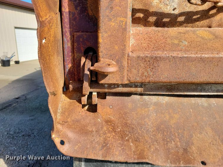 image for item DZ6613 1991 International  9400 dump truck