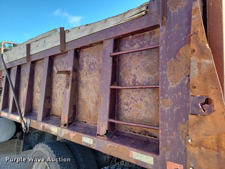 image for item DZ6613 1991 International  9400 dump truck