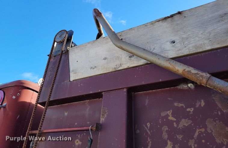 image for item DZ6613 1991 International  9400 dump truck