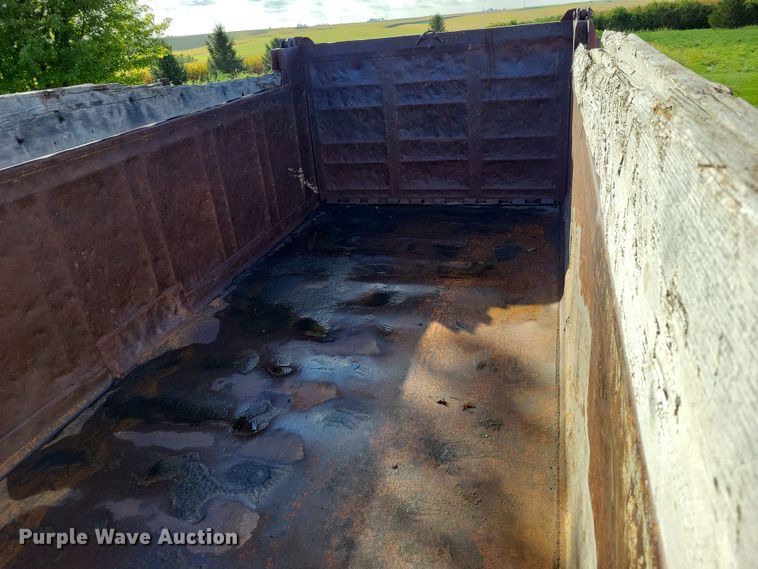 image for item DZ6613 1991 International  9400 dump truck