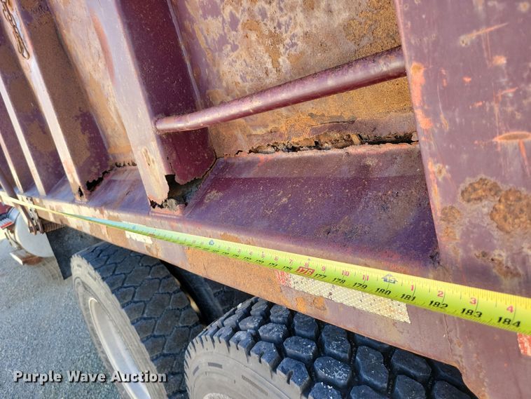 image for item DZ6613 1991 International  9400 dump truck