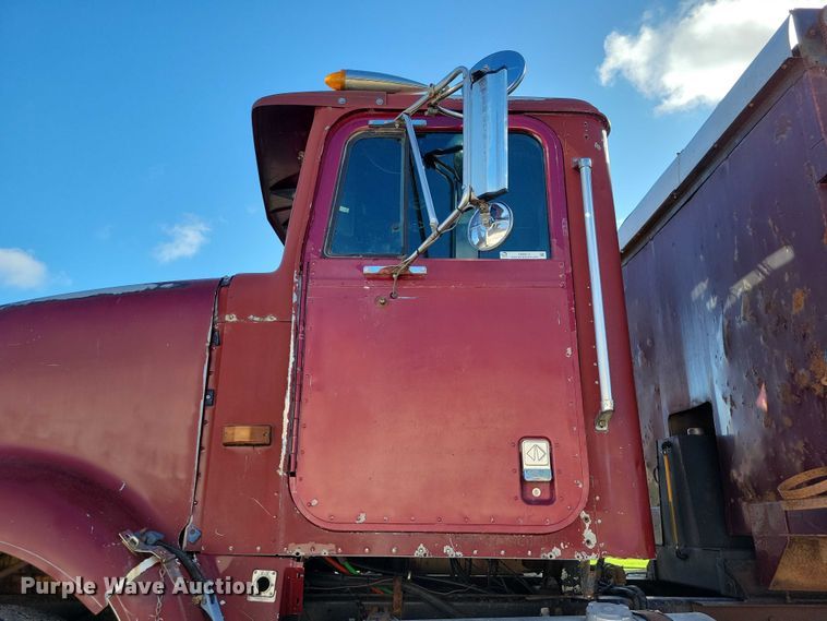 image for item DZ6613 1991 International  9400 dump truck