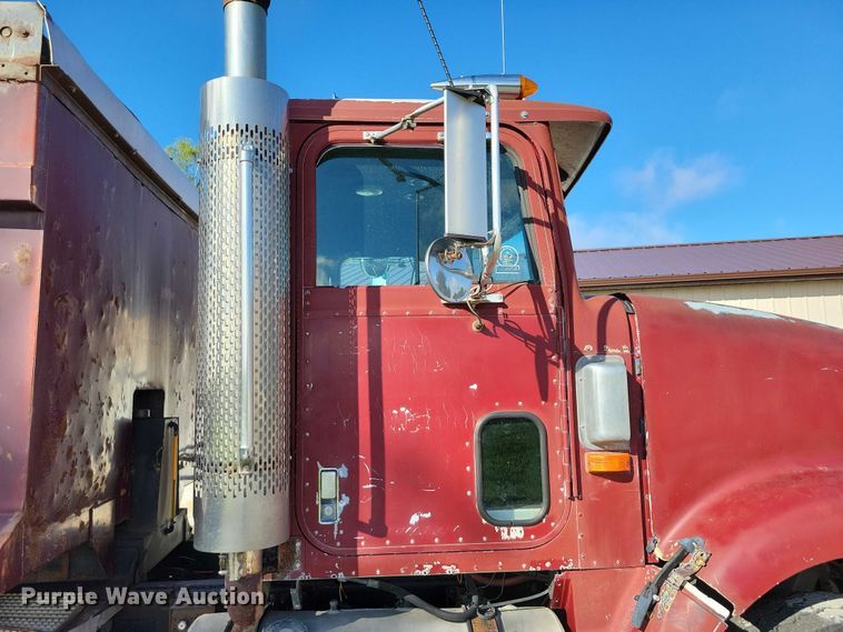 image for item DZ6613 1991 International  9400 dump truck