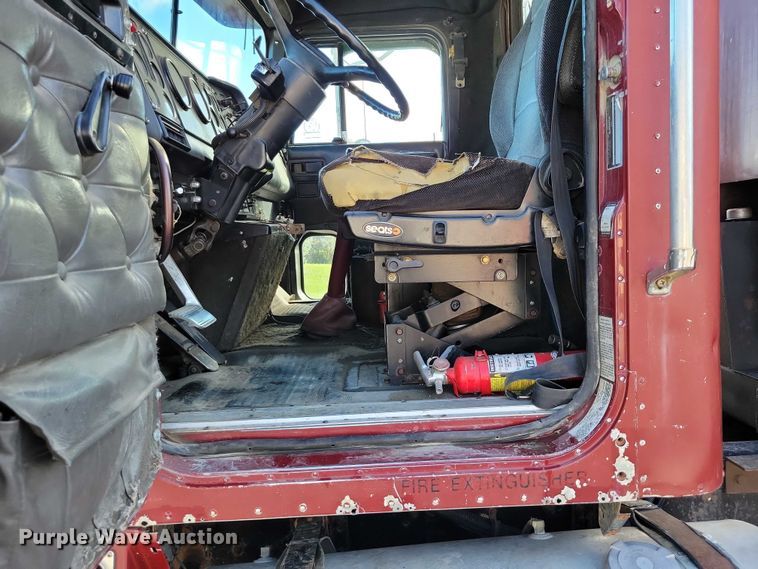 image for item DZ6613 1991 International  9400 dump truck