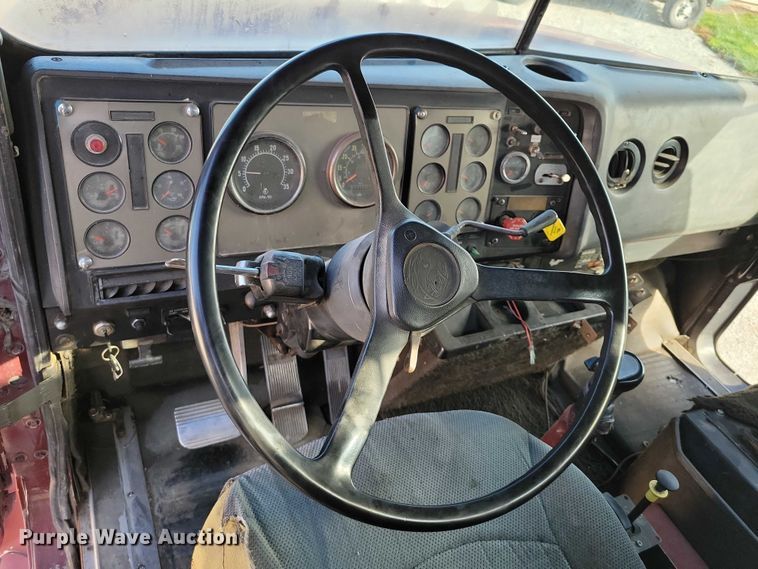 image for item DZ6613 1991 International  9400 dump truck