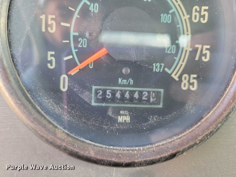 image for item DZ6613 1991 International  9400 dump truck