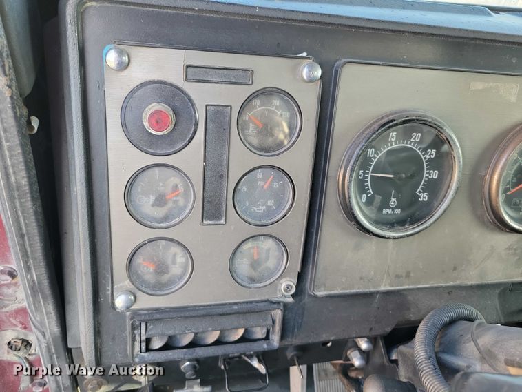 image for item DZ6613 1991 International  9400 dump truck