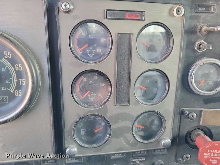 image for item DZ6613 1991 International  9400 dump truck