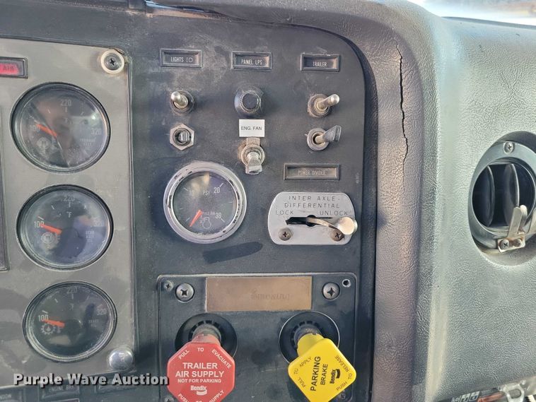 image for item DZ6613 1991 International  9400 dump truck