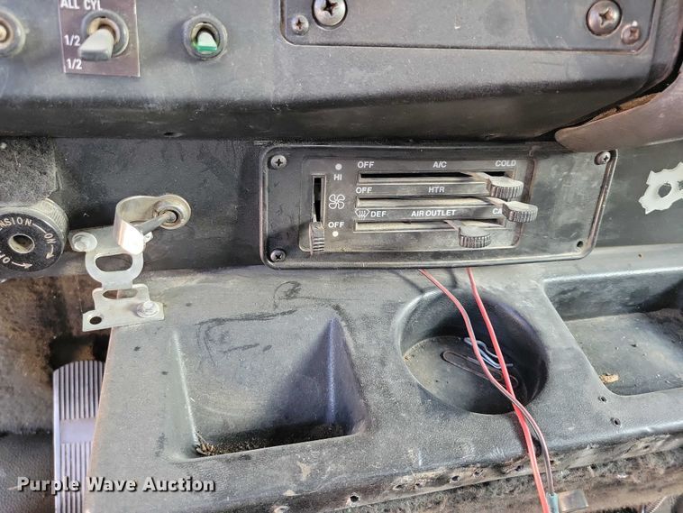 image for item DZ6613 1991 International  9400 dump truck