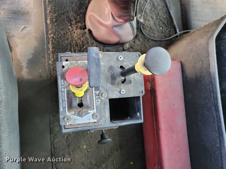 image for item DZ6613 1991 International  9400 dump truck