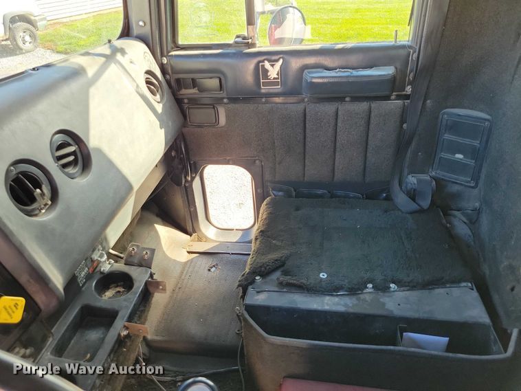 image for item DZ6613 1991 International  9400 dump truck