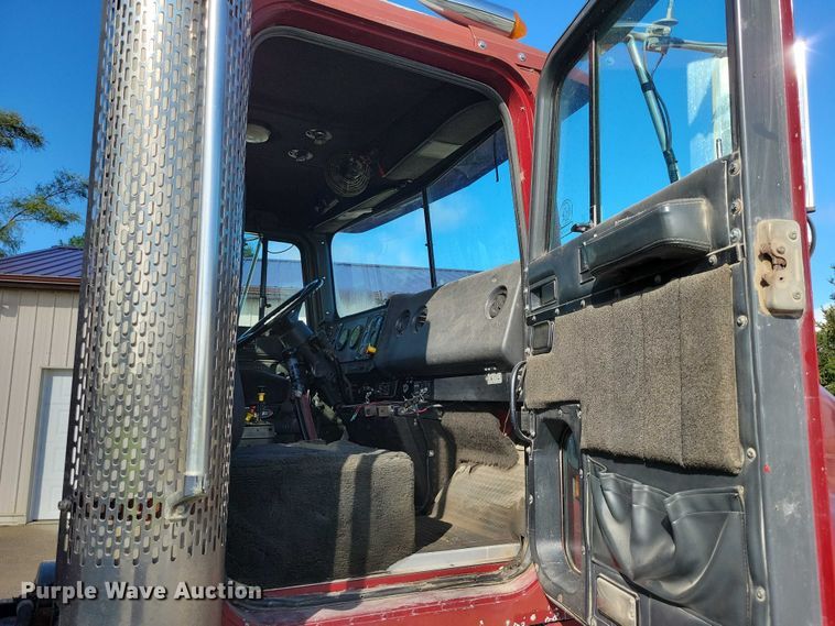 image for item DZ6613 1991 International  9400 dump truck