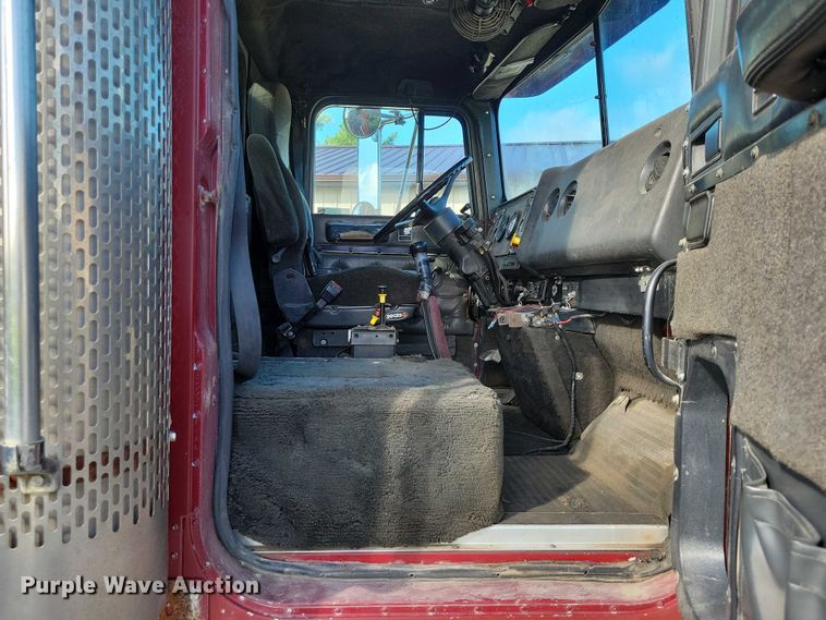 image for item DZ6613 1991 International  9400 dump truck