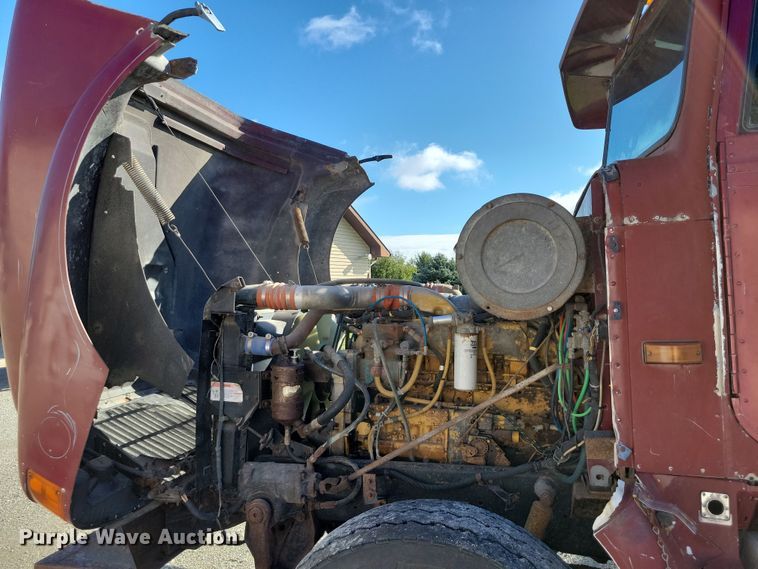 image for item DZ6613 1991 International  9400 dump truck