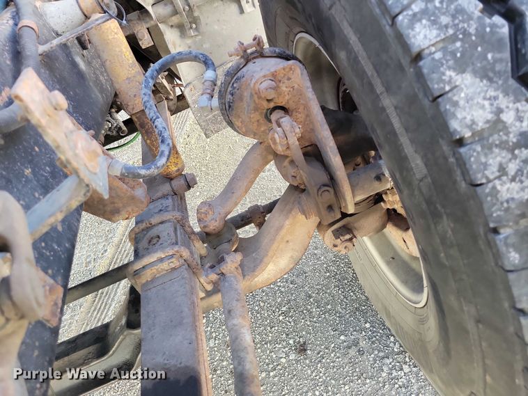 image for item DZ6613 1991 International  9400 dump truck