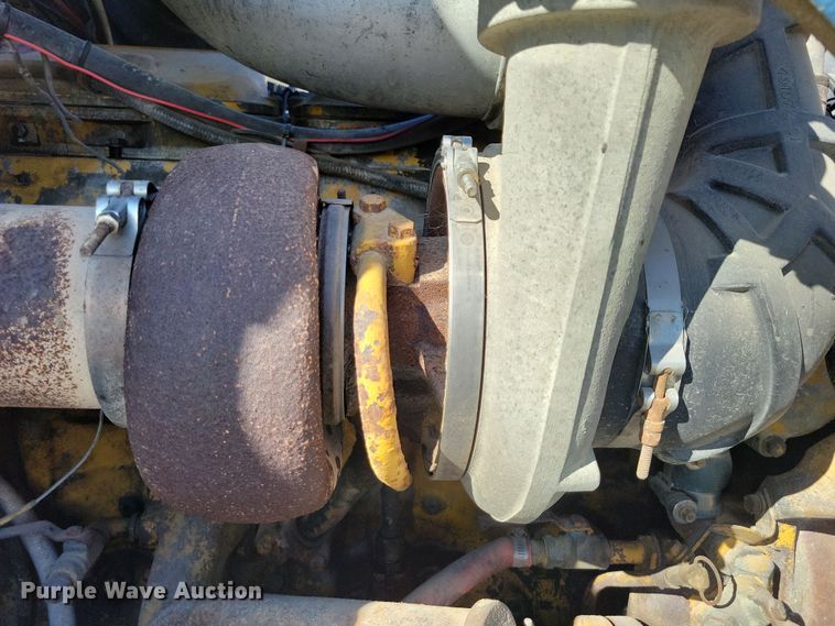 image for item DZ6613 1991 International  9400 dump truck