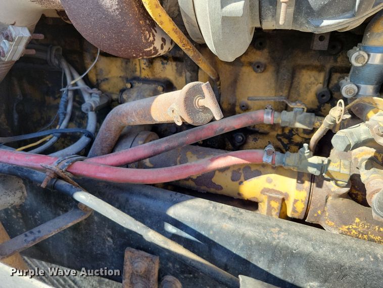 image for item DZ6613 1991 International  9400 dump truck