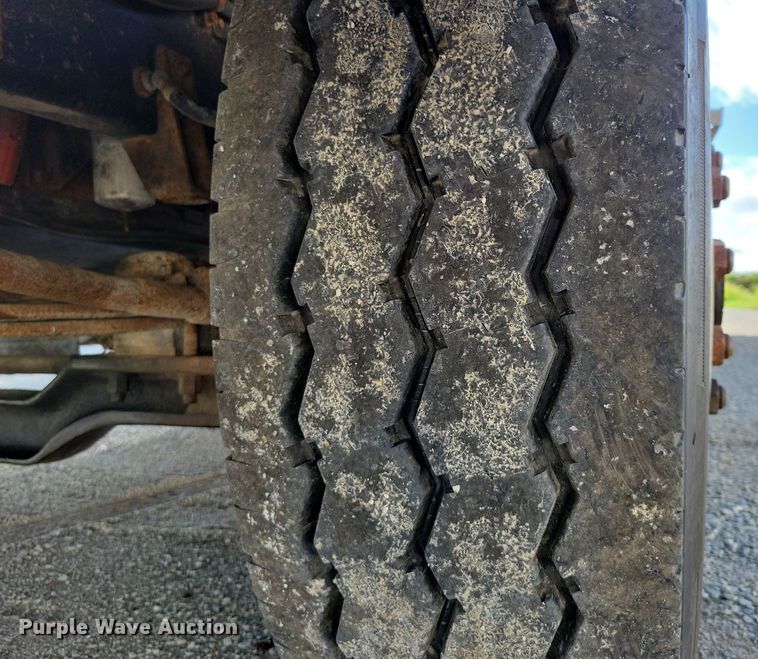 image for item DZ6613 1991 International  9400 dump truck