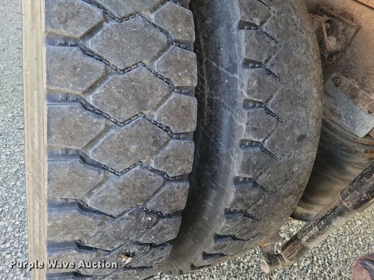 image for item DZ6613 1991 International  9400 dump truck