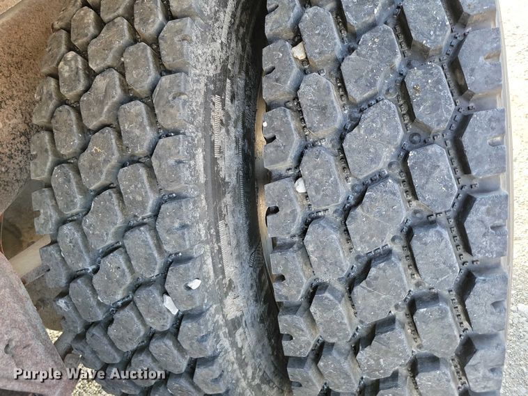 image for item DZ6613 1991 International  9400 dump truck