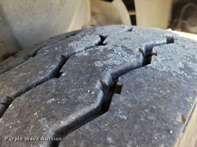 image for item DZ6613 1991 International  9400 dump truck