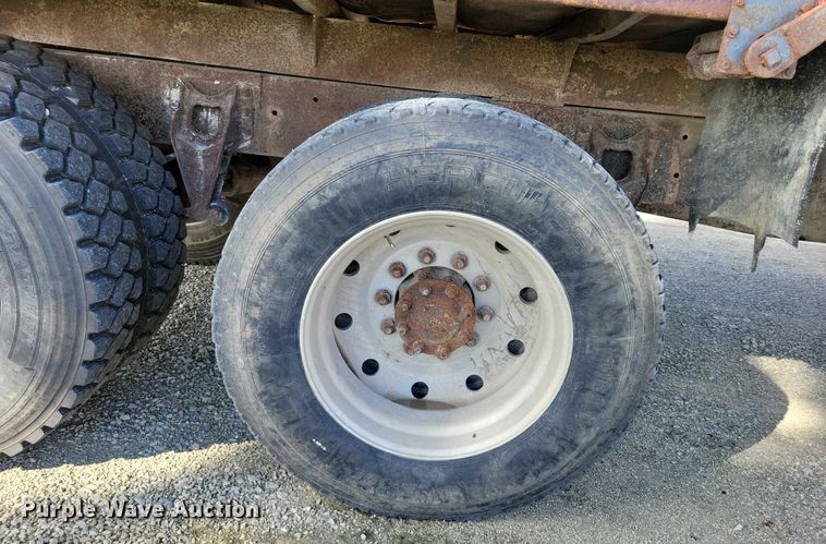 image for item DZ6613 1991 International  9400 dump truck