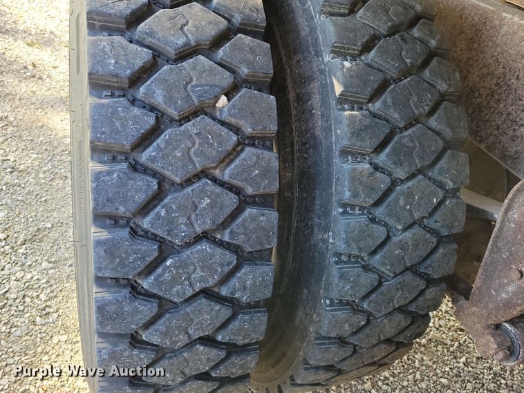 image for item DZ6613 1991 International  9400 dump truck