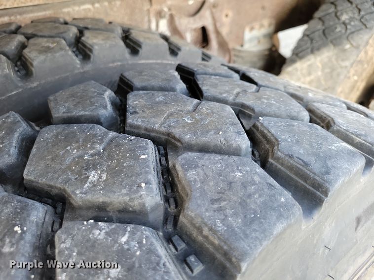 image for item DZ6613 1991 International  9400 dump truck