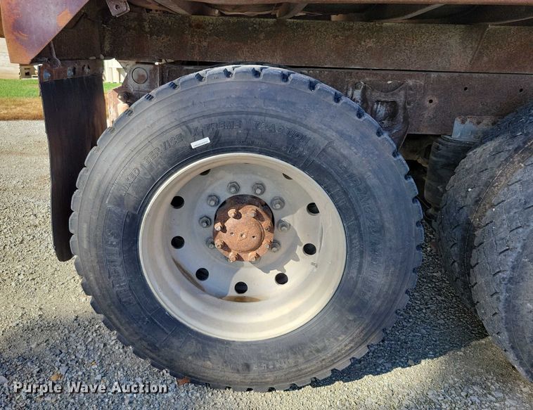 image for item DZ6613 1991 International  9400 dump truck