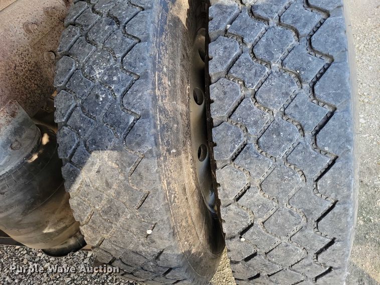 image for item DZ6613 1991 International  9400 dump truck