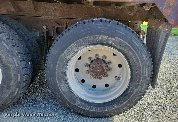 image for item DZ6613 1991 International  9400 dump truck