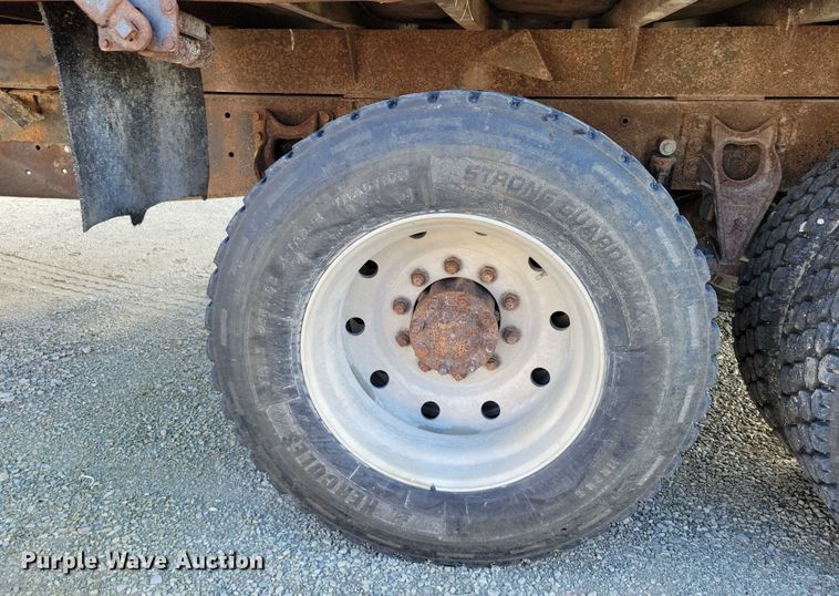 image for item DZ6613 1991 International  9400 dump truck