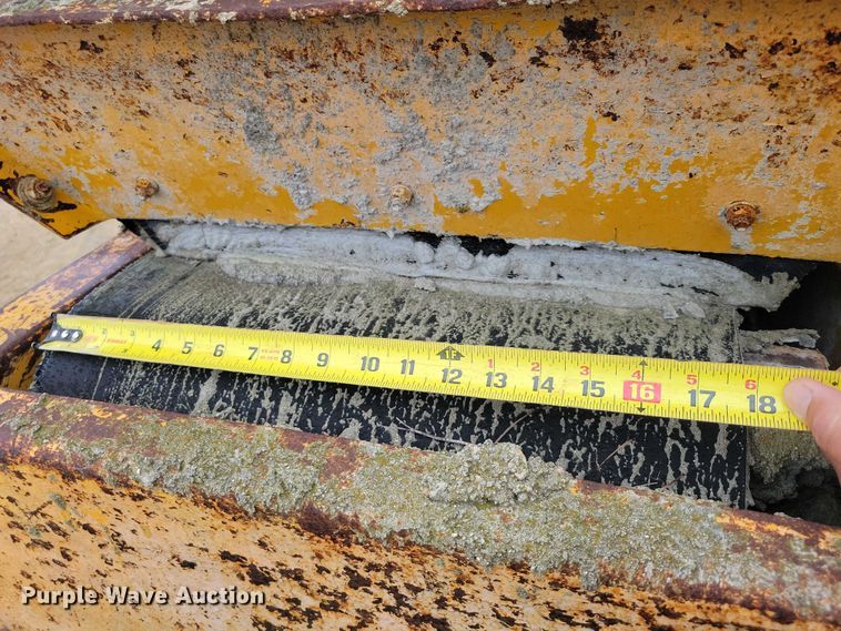 image for item DZ6617 Gomaco GT 6200 Commander II slipform paver