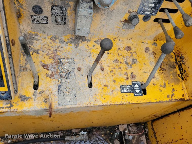 image for item DZ6617 Gomaco GT 6200 Commander II slipform paver