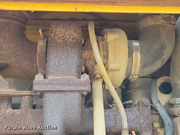 image for item DZ6617 Gomaco GT 6200 Commander II slipform paver