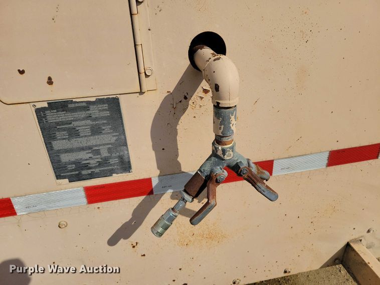 image for item DZ6635 1989 Le Roi Dresser air compressor