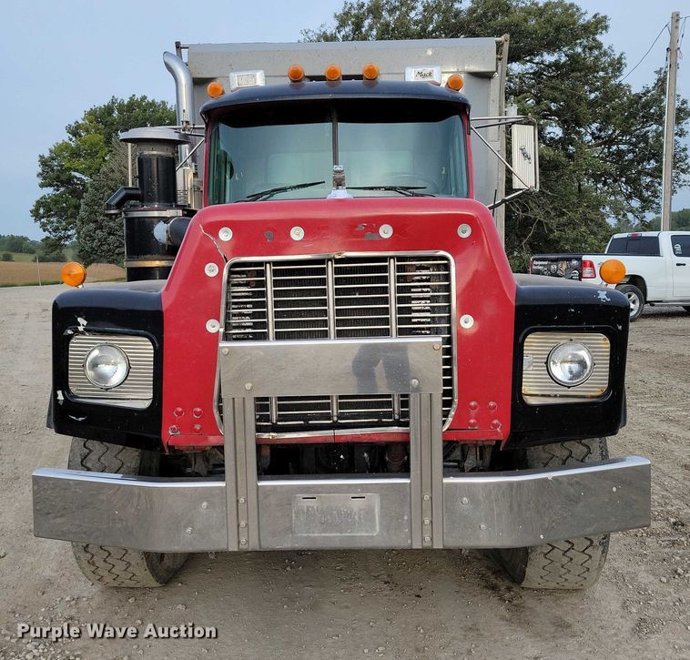 image for item DZ6708 2000 Mack RB688S dump truck