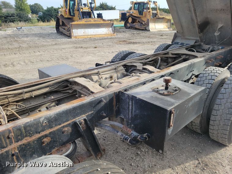 image for item DZ6708 2000 Mack RB688S dump truck