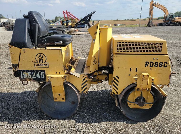 image for item DZ6725 Wacker Nuson RD880V double drum vibratory roller