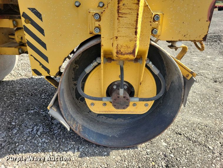 image for item DZ6725 Wacker Nuson RD880V double drum vibratory roller