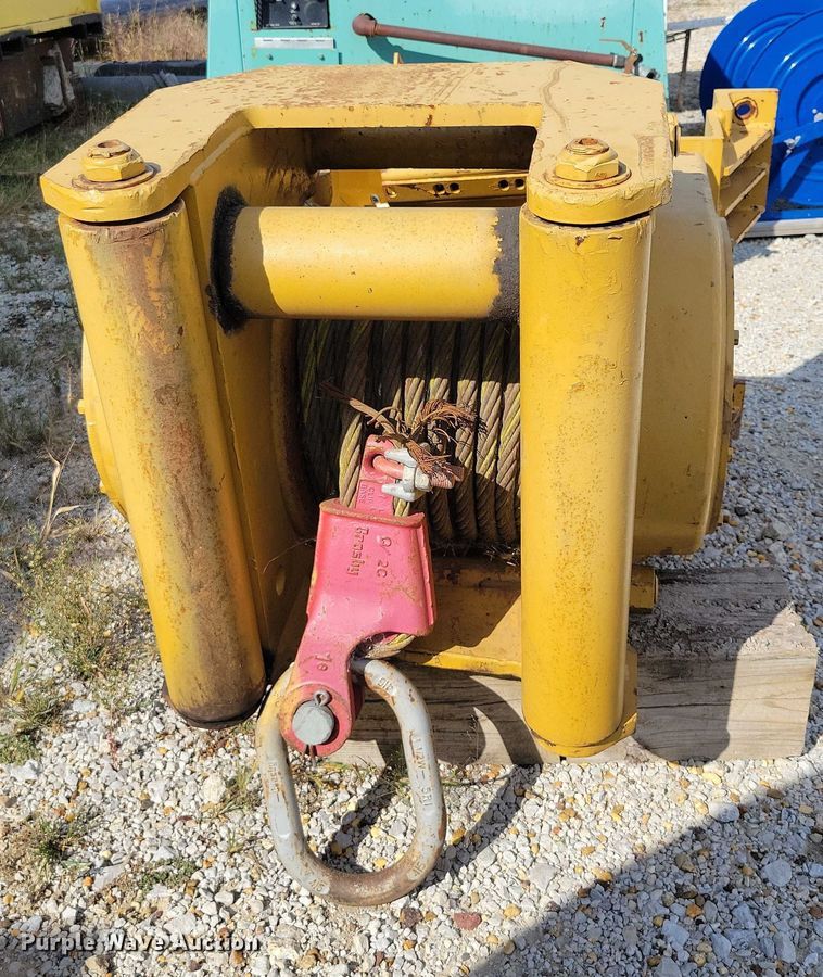 image for item DZ6727 Caterpillar D6R winch