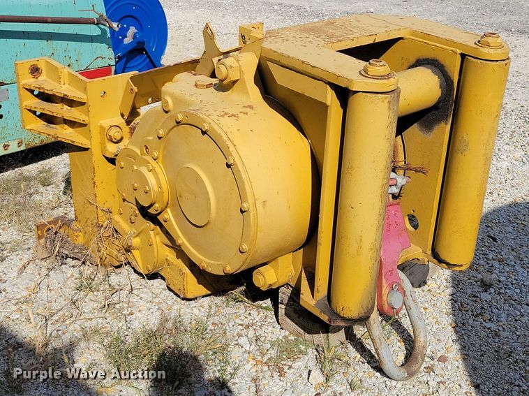 image for item DZ6727 Caterpillar D6R winch