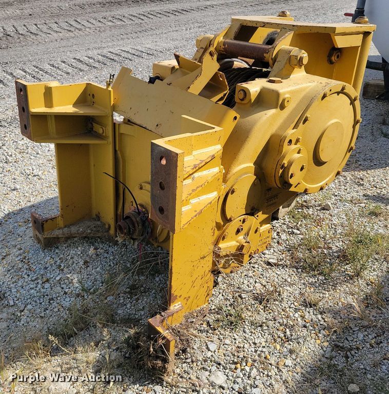 image for item DZ6727 Caterpillar D6R winch