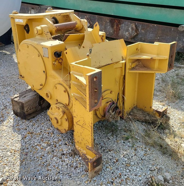 image for item DZ6727 Caterpillar D6R winch